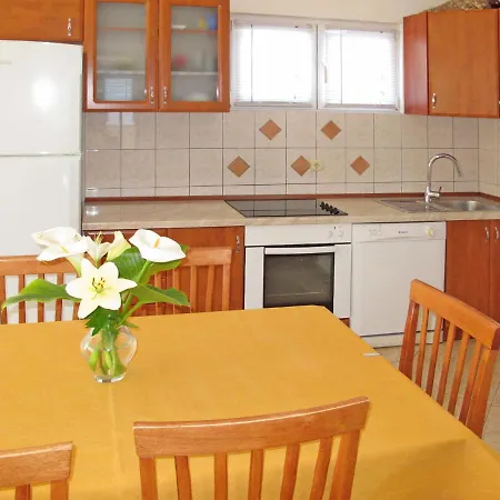 Apartment Astra Maris - Tgr133 Donji Okrug (Ciovo)
